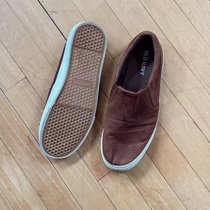 Men’s size 8 slip on sneaker